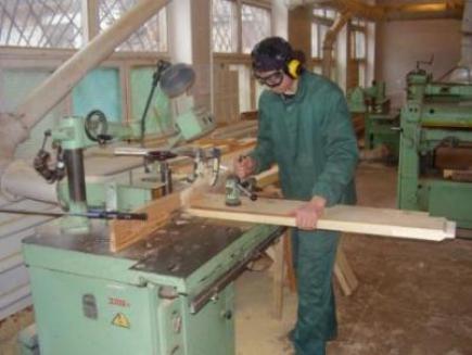 Безпечна експлуатація деревообробних верстатів з ручним подаванням матеріалів