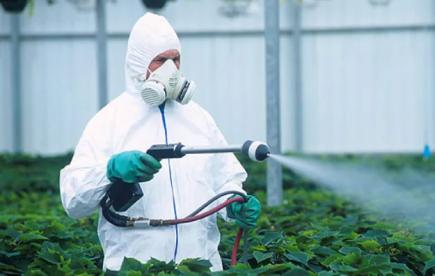 Про гігієну праці при роботі з пестицидами і мінеральними добривами