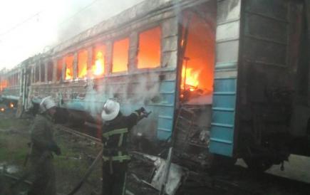 В Харькове произошел пожар в моторвагонном депо, сгорело несколько вагонов
