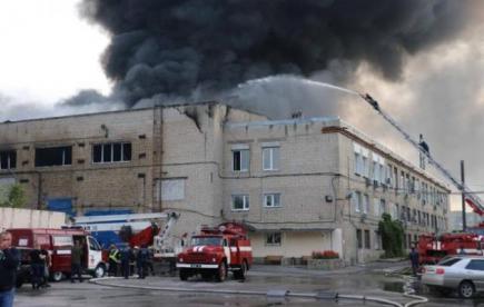 Крупный пожар в Харькове: вспыхнули производственные помещения