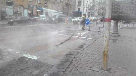 Авария в Киеве: улицы столицы залило кипятком