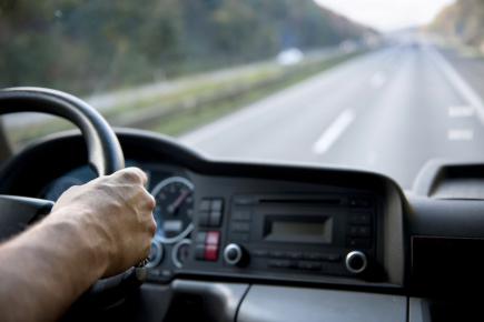 Щодо охорони праці водіїв автотранспортних засобів: навчання і перевірка знань з питань охорони праці
