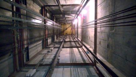 У львівській лікарні жінка впала в шахту ліфта
