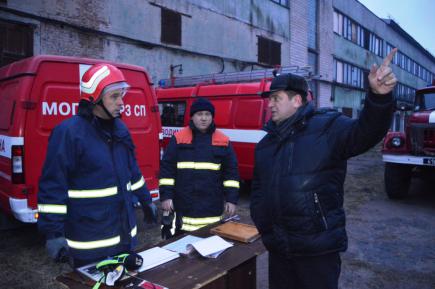 На підприємстві Чернігова спалахнула масштабна пожежа