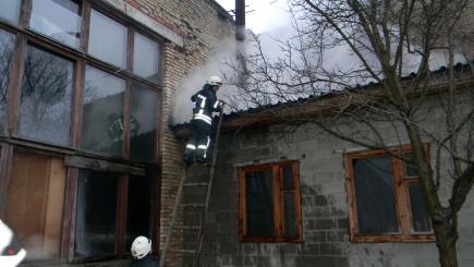 Пожежа на території Київського деревообробного заводу