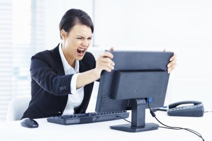 Про небезпеку роботи за монітором комп’ютера роботодавець має інформувати працівника