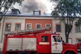 У Харкові вогнеборці ліквідували пожежу на даху Української інженерно-педагогічної академії
