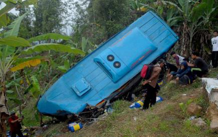 У Індонезії через аварію автобуса загинула щонайменше 21 людина