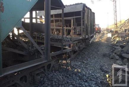 У Кривому Розі зіткнулися два локомотива: жертвами стали працівники гірничо-збагачувального комбінату