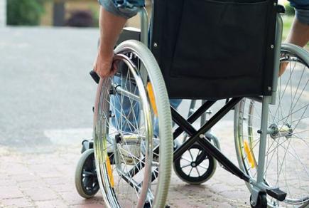 Особи з інвалідністю через трудове каліцтво мають право на медико-соціальні послуги за кошти Фонду