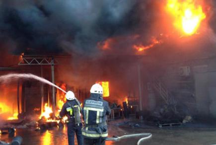 Пожежу на заводі з виробництва пластику під Дніпром локалізовано