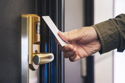 У готелях для посилення безпеки пропонують влаштовувати вхід за безконтактними картками