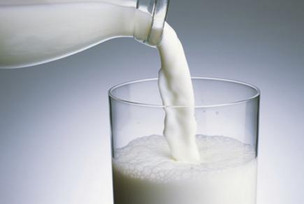 За яких умов безоплатно видається молоко?