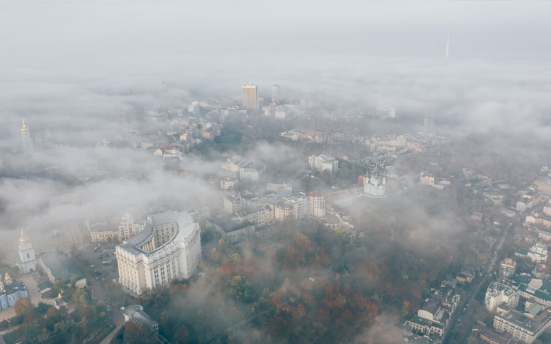 У Києві знову фіксують забруднене повітря: містян попереджають про небезпеку