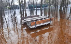 Другий день поспіль у Києві зростає рівень води у Дніпрі