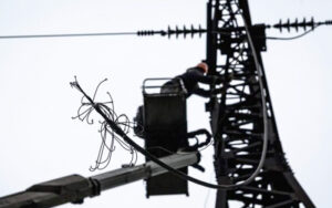 Ситуація в енергосистемі станом на 1 травня: через обстріли окупантів є значні пошкодження мережевої інфраструктури у Дніпропетровській та Херсонській областях