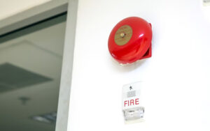 Пожежна тривога: рекомендації щодо використання звукових та світлових сигналів