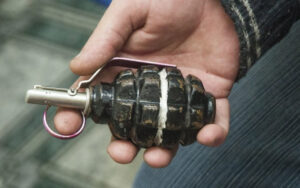 На Троєщині в квартирі вибухнула граната: чоловік незаконно зберігав боєприпас