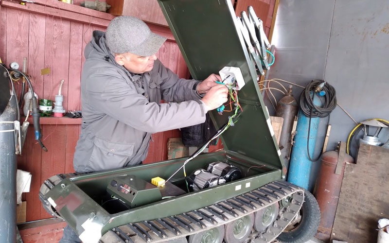 Розроблено пристрій для евакуації з поля бою постраждалих військовослужбовців