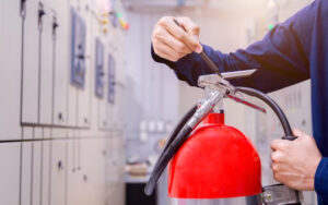 Вогнегасники та пожежна безпека на складах: ефективні стратегії запобігання пожежам
