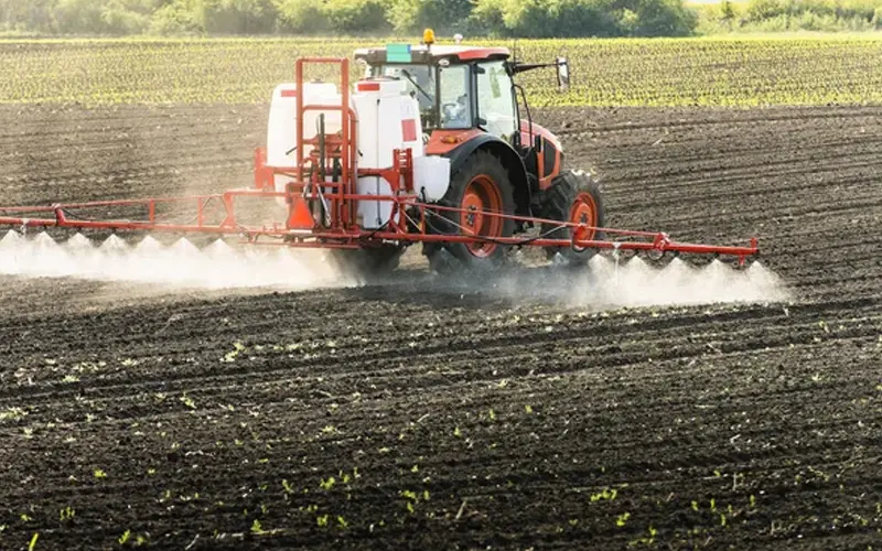 Яких вимог безпеки потрібно дотримуватися під час використання і транспортуванні пестицидів та мінеральних добрив