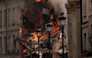 У Парижі вибухнув газ — загорілися кілька будівель, є поранені