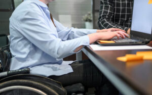 Обов’язок роботодавця зі створення робочих місць для осіб з інвалідністю