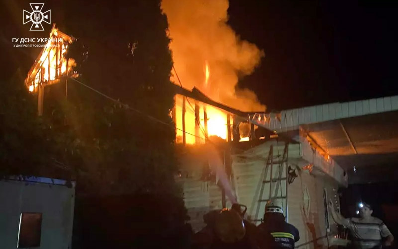 У Дніпрі бійці ДСНС ліквідували пожежу в житловому будинку