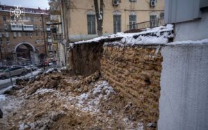 Обвал стіни під час ремонтних робіт у Києві: є загиблий