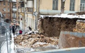 Загибель робітника через обвал стіни в Києві: з’явилися подробиці НП