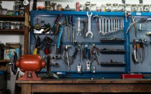 Деякі вимоги щодо роботи з інструментом і пристроями