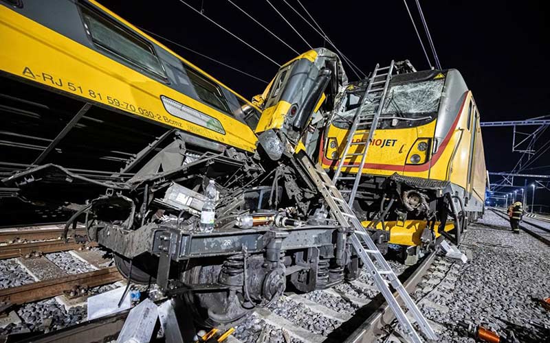 У Чехії пасажирський потяг, що прямував в Україну, зіткнувся з вантажним