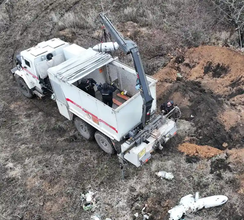 У Харкові працівники ДСНС знешкодили російську ракету Х-59, яка не розірвалася після падіння - Фото 2