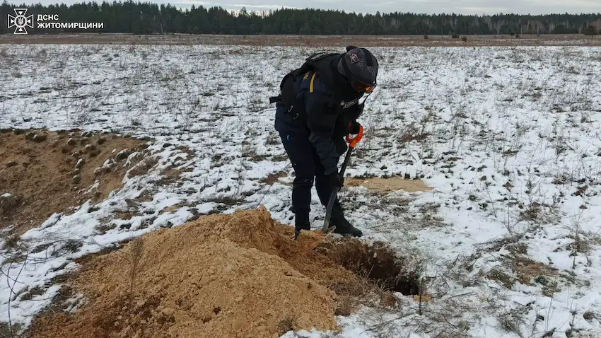 Піротехніки ДСНС продовжують знешкоджувати вибухонебезпечні предмети - Фото 1