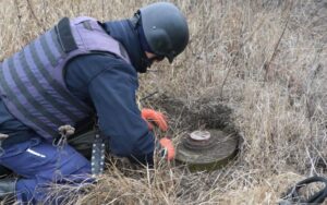 Безпека під час розмінування: основні заборони