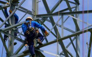 Про профілактику нещасних випадків під час виконання робіт на висоті